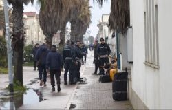 x-Village sgomberato occupanti