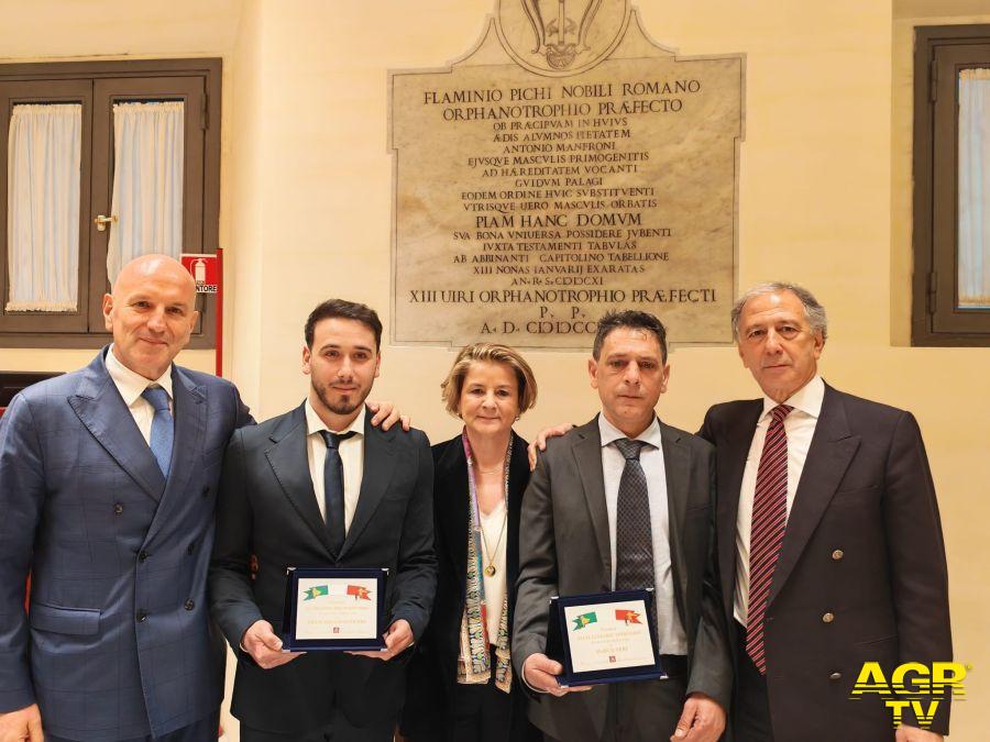Il Questore di Roma Roberto Massucci con i premiati