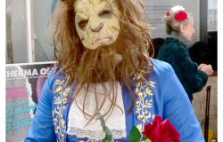 Carnevale Ostia nella stazione Lido Centro  le maschere