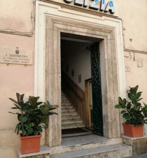 Roma, truffa delle Tre Campanelle espulsi 6 romeni Roma, truffa delle Tre Campanelle espulsi 6 romeni