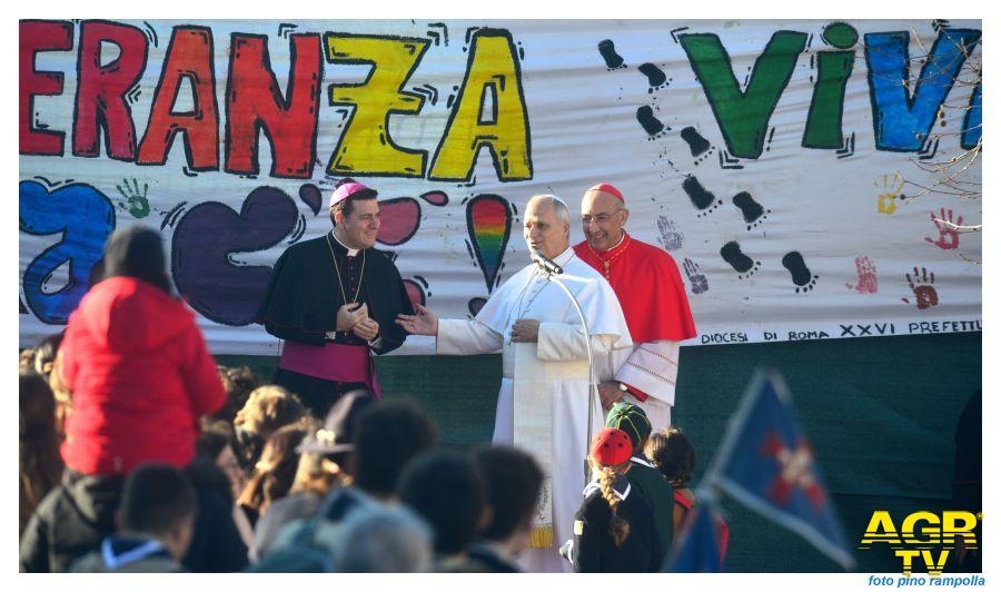 Ostia Papa Leone XIV con i bambini - ©Ph di Pino Rampolla Ostia Papa Leone XIV con i bambini - ©Ph di Pino Rampolla