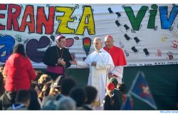 Ostia Papa Leone XIV con i bambini - ©Ph di Pino Rampolla
