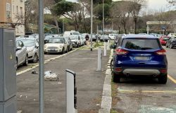 Ostia, via Diego Simonetti, chiesta la rimozione delle colonnine di ricarica per veicoli elettrici
