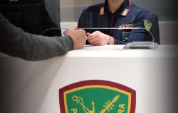 Fiumicino, la Polizia di Frontiera arresta francese 34enne per favoreggiamento all'immigrazione clandestina