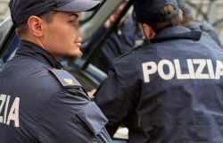 Civitavecchia, arrestato insegnante, avrebbe rivolto attenzioni a sfondo sessuale a tre alunne minorenni