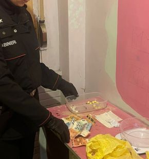Nuova Ostia, maxi blitz dei Carabinieri a piazza Gasparri e nei lotti, 6 arresti, sequestro di droga e  munizioni