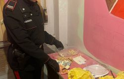 Nuova Ostia, maxi blitz dei Carabinieri a piazza Gasparri e nei lotti, 6 arresti, sequestro di droga e  munizioni