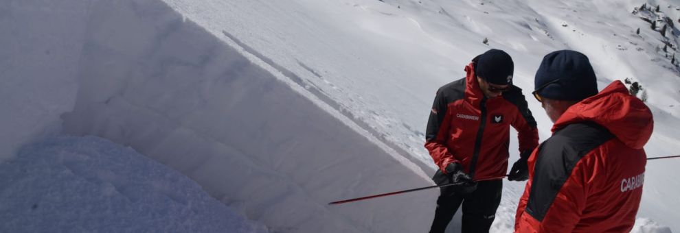 Alpi, il servizio Meteomont dei Carabinieri lancia l'allarme sul pericolo valanghe ed invita alla prudenza