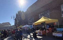 Roma via Fori Imperiali manifestazione per mobilità sostenibile