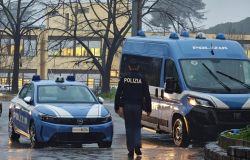 Roma, consegnava la droga assieme ai pacchi postali, sequestrati 2 kg. di droga e 13 mila euro, 1 arresto