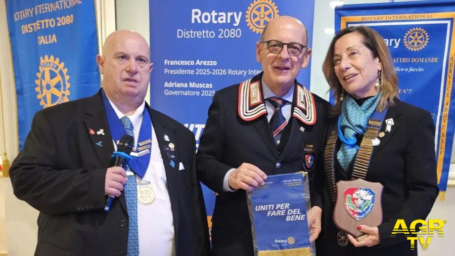 Il Presidente del Rotary Rotary Club Fiumicino Portus Augusti Sergio Martuscelli e il Governatore Muscas accolgono come socio onorario il L.T. Pierluigi Smaldone, Presidente dell’Associazione Nazional Il Presidente del Rotary Rotary Club Fiumicino Portus Augusti Sergio Martuscelli e il Governatore Muscas accolgono come socio onorario il L.T. Pierluigi Smaldone, Presidente dell’Associazione Nazional