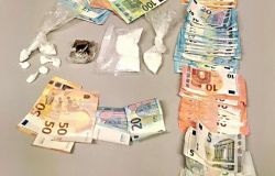 Roma, consegna su ordinazione della droga, trasporto nel doppio fondo delle auto, retata di pusher della Polizia, 11 arresti