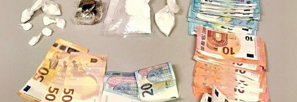 Roma, consegna su ordinazione della droga, trasporto nel doppio fondo delle auto, retata di pusher della Polizia, 11 arresti Roma, consegna su ordinazione della droga, trasporto nel doppio fondo delle auto, retata di pusher della Polizia, 11 arresti