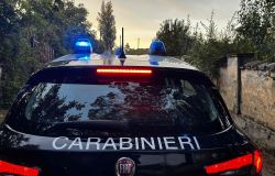 Formello, strappano a forza la borsa ad una donna, poi tentano la fuga ma i Carabinieri li bloccano, tre in manette