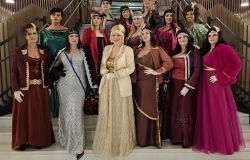 2 - Le modelle curvy con la collezione ispirata agli anni 30 - al centro Barbara Braghin -