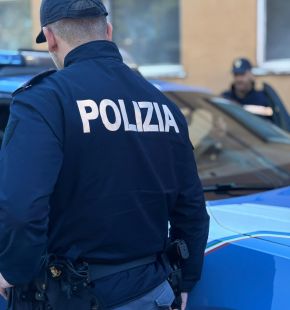 Roma, arrestato a Napoli 25enne, con la truffa del finto incidente aveva incassato 25mila euro tra gioielli e contanti Roma, arrestato a Napoli 25enne, con la truffa del finto incidente aveva incassato 25mila euro tra gioielli e contanti