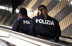 Roma Termini, fermati gli autori di due rapine compiute con identica modalità in pochi minuti e spaccio di droga, 5 arresti