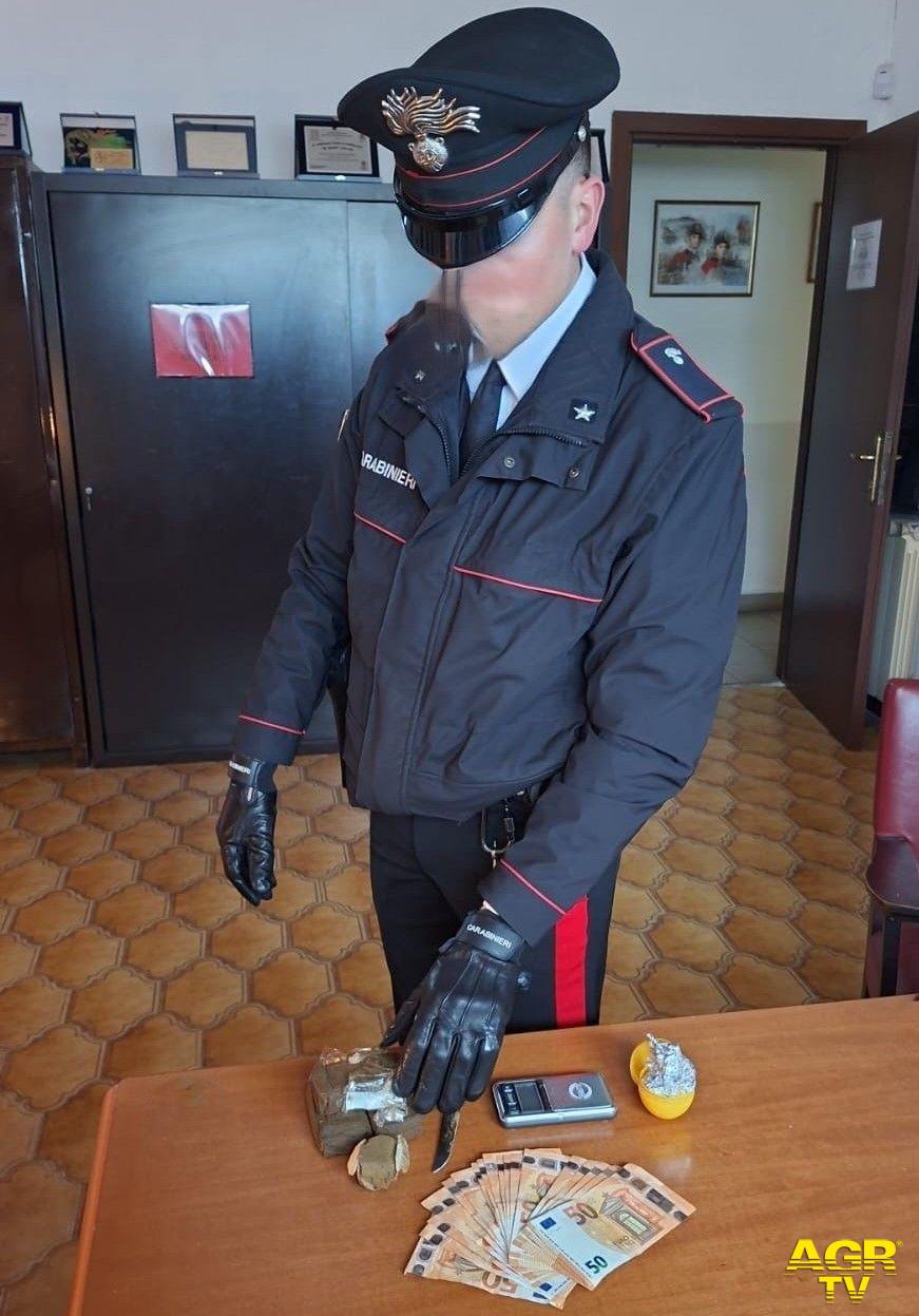 Carabinieri Anzio la droga sequestrata a Tor San Lorenzo Carabinieri Anzio la droga sequestrata a Tor San Lorenzo