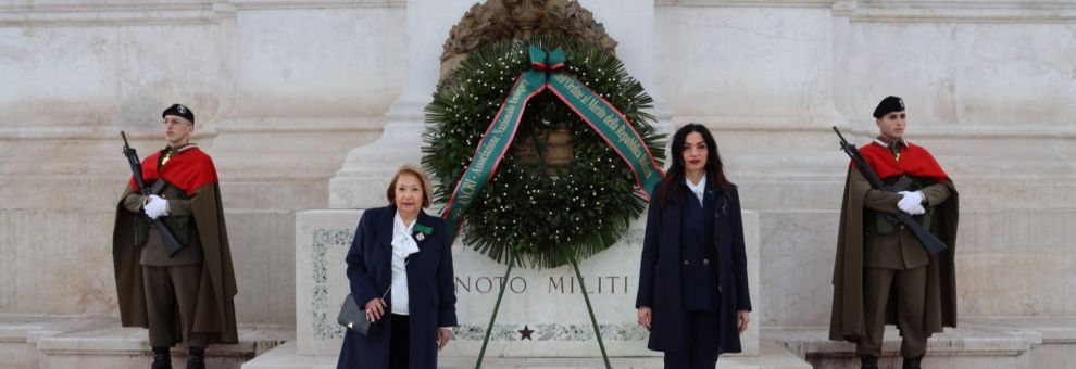 Roma, Altare della Patria: corona d’alloro per i Caduti nel 75° dell’Ordine al Merito della Repubblica Italiana Roma, Altare della Patria: corona d’alloro per i Caduti nel 75° dell’Ordine al Merito della Repubblica Italiana