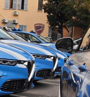 Roma, Centro assistenza per smartphone chiuso per 20 giorni, denunciato per ricettazione il titolare