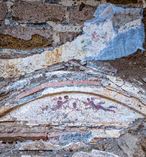 Roma, scoperta vasta area funeraria con tombe decorate nella Necropoli Ostiense