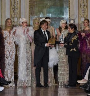 Anton Giulio Grande riceve il Best Womenswear Designer e sfila alla Milano Fashion Days
