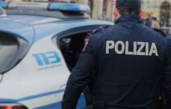 Roma Termini, rapina due turisti armato di coltello, rintracciato ed arrestato 38enne