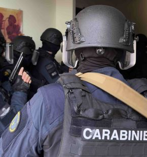 Acilia, attentato dinamitardo ad un bar, i Carabinieri fermano il presunto responsabile