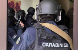 Acilia, attentato dinamitardo ad un bar, i Carabinieri fermano il presunto responsabile