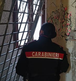 Nuova Ostia, i pusher riaprono la centrale di spaccio sequestrata dai Carabinieri, blitz dei militari che arrestano 15enne