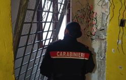 Nuova Ostia, i pusher riaprono la centrale di spaccio sequestrata dai Carabinieri, blitz dei militari che arrestano 15enne