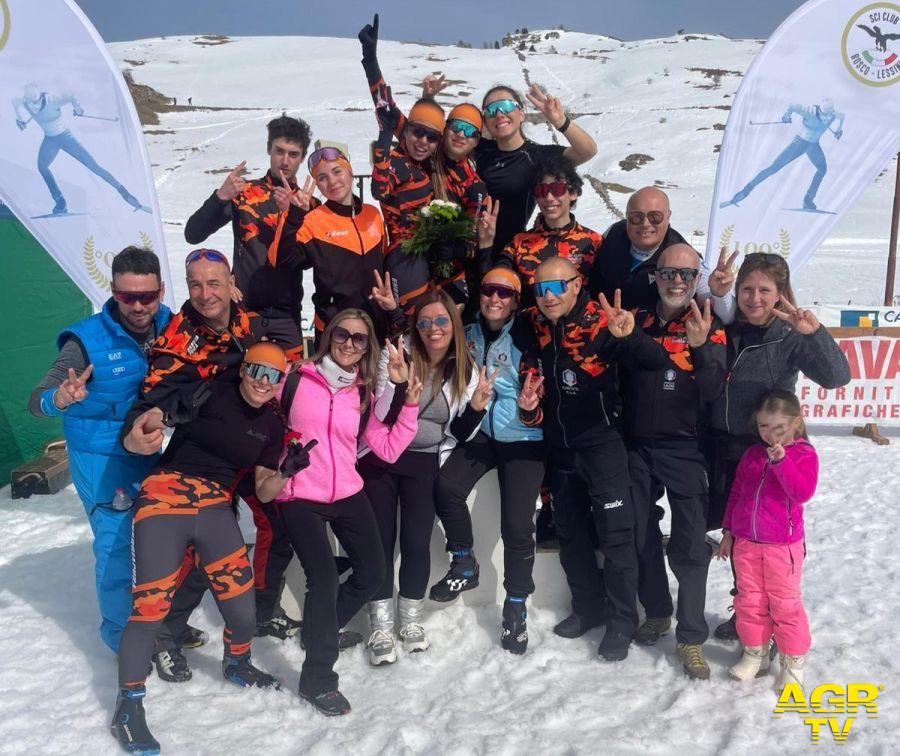 Sara Proietti Cignitti la festa con tifosi e compagni di squadra dopo la vittoria - Foto Ufficio Stampa FISI – CLS