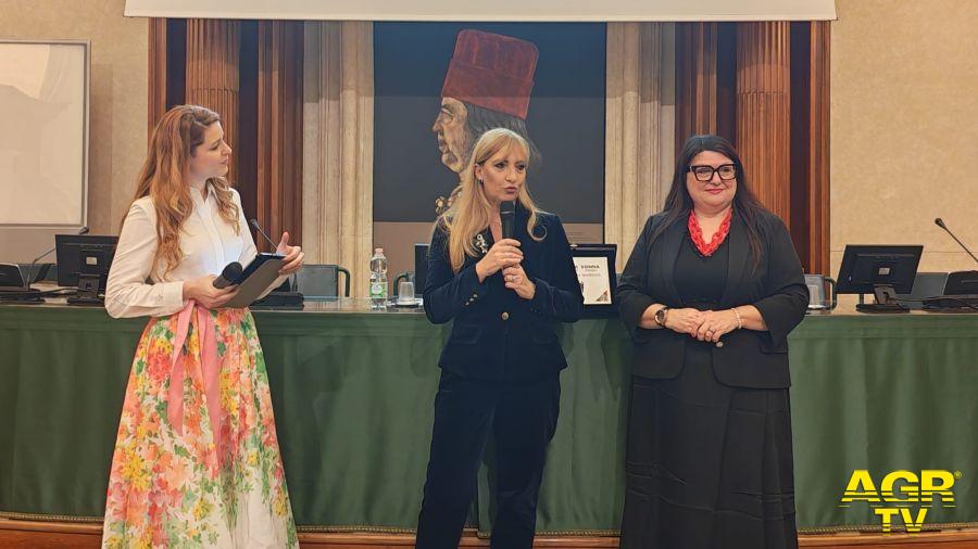 la vicedirettrice del TG2 Maria Antonietta Spadorcia con la Senatrice Cinzia Pellegrino - Foto da comunicato stampa