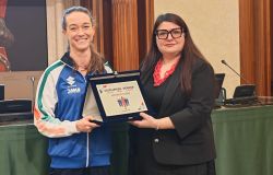 la campionessa mondiale di apnea Alessia Zecchini con la Senatrice Cinzia Pellegrino - Foto da comunicato stampa