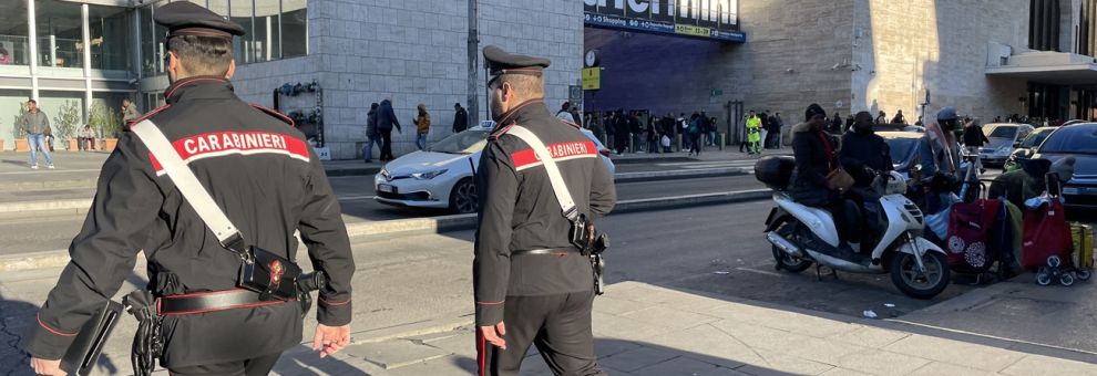 Roma, caccia ai borseggiatori, controlli nei ristoranti, bus e metro, dieci in manette