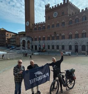 Pedalando sulla via Francigena per l'ambiente da Siena a Roma in bici a sostegno dei comuni Plastic Free