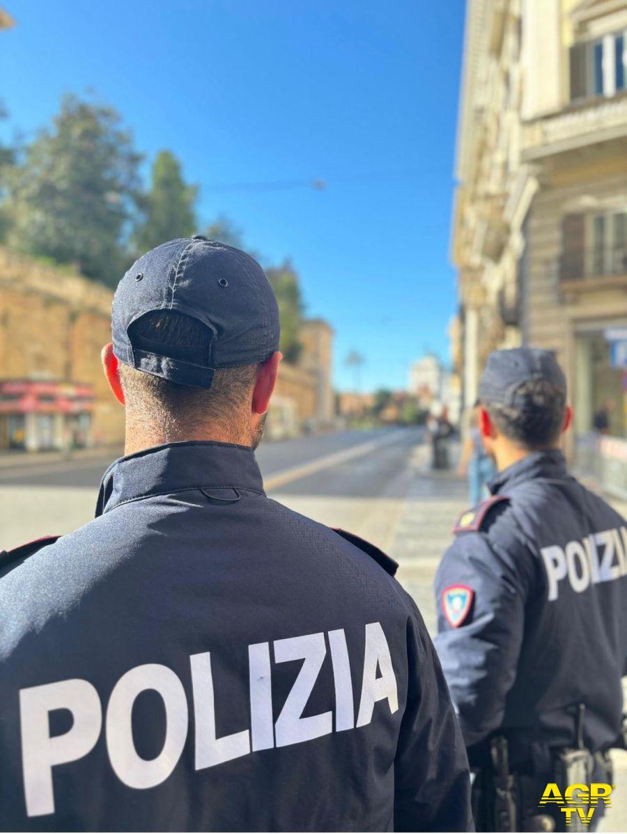 Roma, avevano svaligiato un negozio d'abbigliamento e si apprestavano a continuare lo shopping, arrestata una coppia