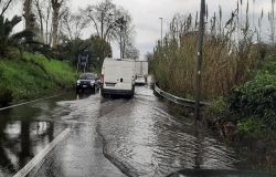 Roma traffico rallentato su via Ostiense per allagamenti dopo forte pioggia