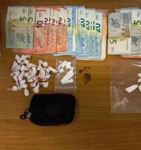 Roma Est, blitz della Polizia nel Triangolo dello spaccio, 8 pusher arrestati, sequestrate 270 dosi