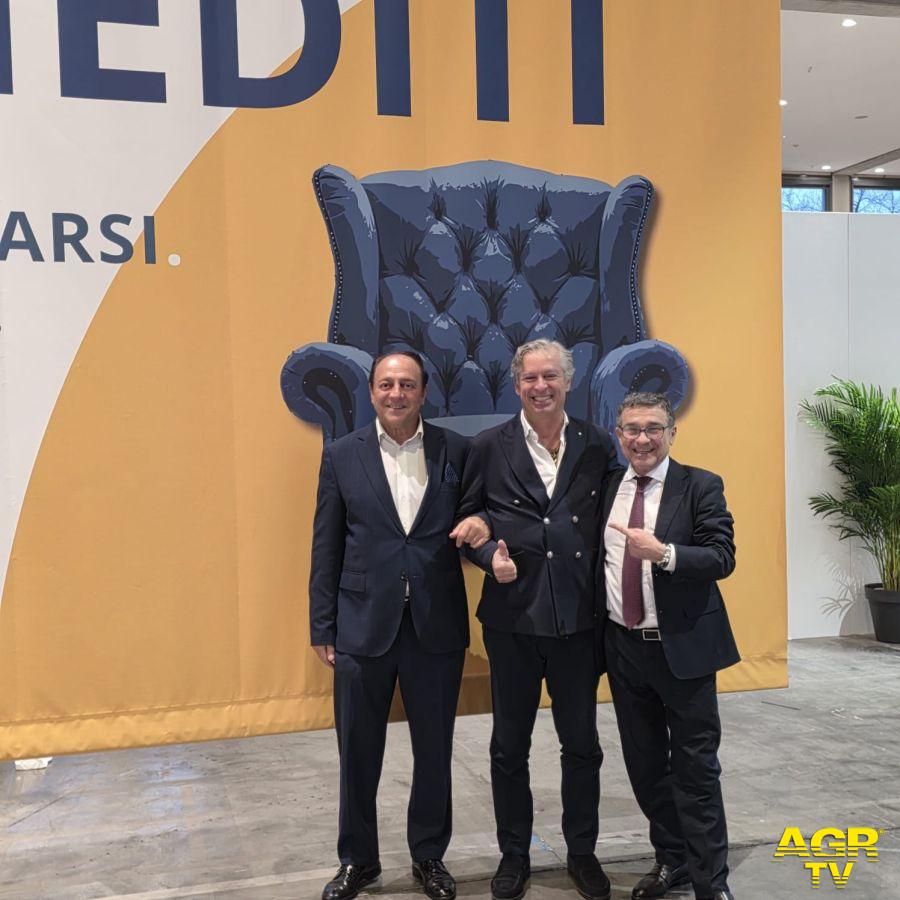 Bianciardi a sin. Sangiovanni al centro Centenaro a destra Bianciardi a sin. Sangiovanni al centro Centenaro a destra