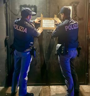 Roma, serata danzante abusiva, uscite d'emergenza ostruite ed ostacolate da transenne e corde, sequestrato il locale Roma, serata danzante abusiva, uscite d'emergenza ostruite ed ostacolate da transenne e corde, sequestrato il locale