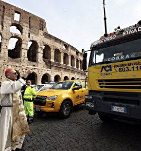 AC Roma, domenica 15 marzo la tradizionale benedizione degli automobilisti al Colosseo per Santa Francesca Romana AC Roma, domenica 15 marzo la tradizionale benedizione degli automobilisti al Colosseo per Santa Francesca Romana