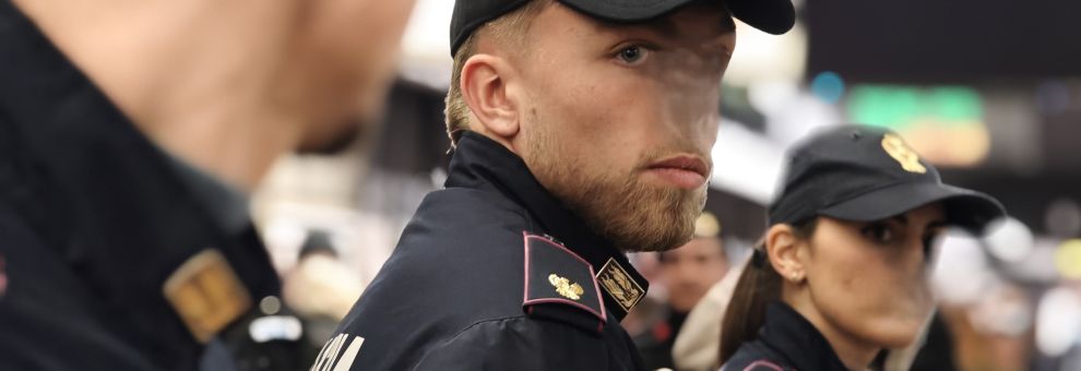 Roma, caccia ai pusher ed ai borseggiatori, 6 arresti, sequestrati oltre 8 kg. di droga Roma, caccia ai pusher ed ai borseggiatori, 6 arresti, sequestrati oltre 8 kg. di droga