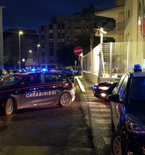 Ostia, non si ferma all'alt dei Carabinieri e si schianta contro un auto in sosta, arrestata una 27enne (art.192 comma 7bis)