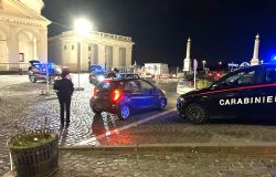 Ariccia, entra nell'abitazione dell'ex-moglie rompendo il vetro di una finesta, picchia e deruba la donna, 57enne in manette