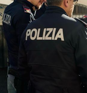 Roma, finto Carabiniere tenta la truffa dello specchietto con un anziano, arrestato