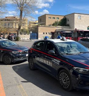 Ostia, in stazione con machete, coltelli a serramanico, mazze da baseball e droga, 7 persone denunciate, 2 in manette