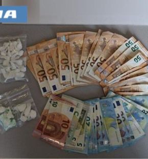 Roma, blitz della Polizia a Tor Bella Monaca, nella filiera della droga a due, 4 arresti tra pusher e vedette Roma, blitz della Polizia a Tor Bella Monaca, nella filiera della droga a due, 4 arresti tra pusher e vedette