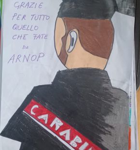 Roma Torpignattara, i bambini della scuola elementare Mancini ai Carabinieri del seggio: grazie per quello che fate per noi Roma Torpignattara, i bambini della scuola elementare Mancini ai Carabinieri del seggio: grazie per quello che fate per noi