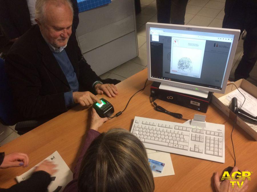 Fiumicino, ecco....la carta d'identità elettronica Fiumicino, ecco....la carta d'identità elettronica